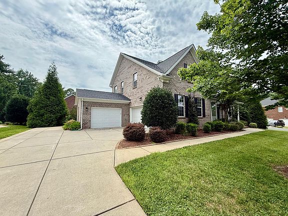 3rd image of 1009 Providence Forest Dr