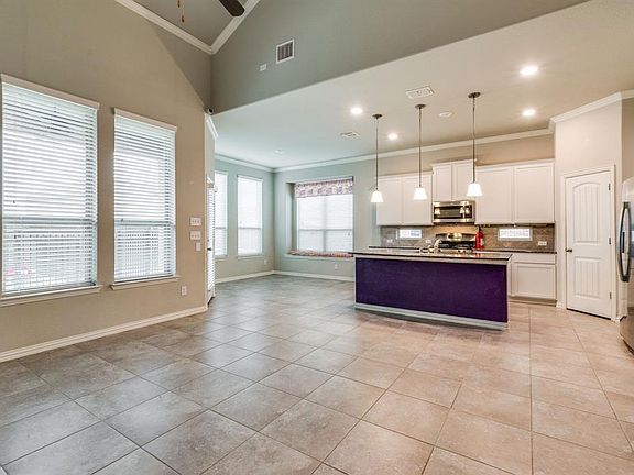 4th image of 2117 Washington Park Way