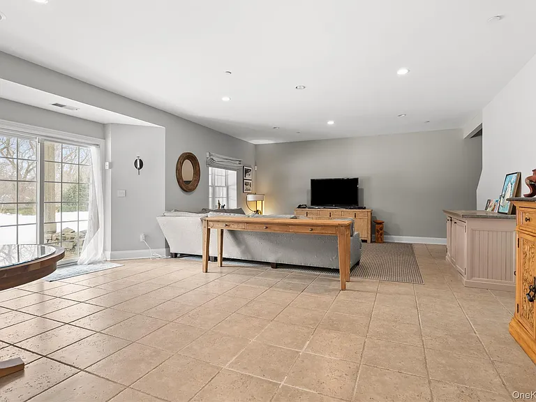 1 Augusta Ct — Photo 32