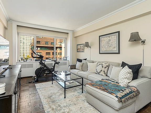 5th image of 25 Sutton Pl S APT 20J