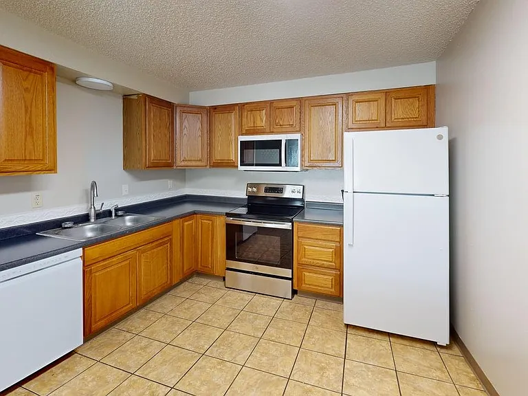 240 W Furnish Ave #8 — Photo 7