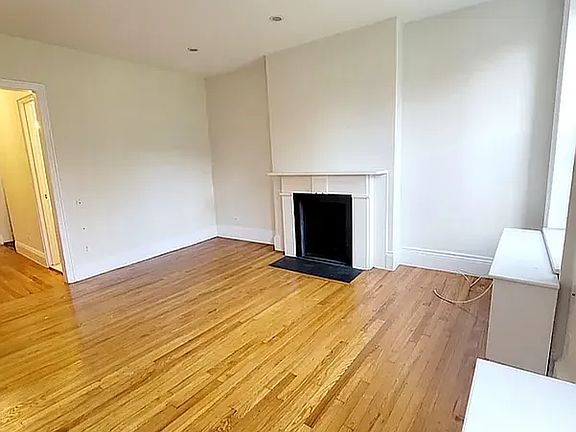 3rd image of 226 E 59th St #5W