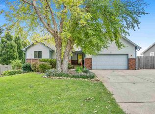 1507 Willow Ln, Haysville, KS 67060