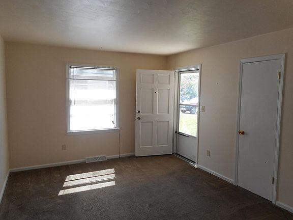 3rd image of 818 Florida St