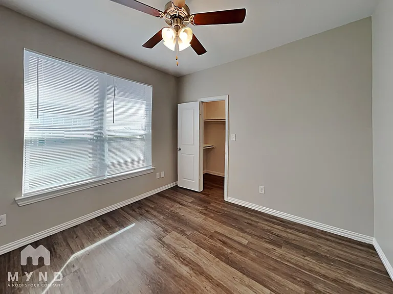 3263 Karen St — Photo 9