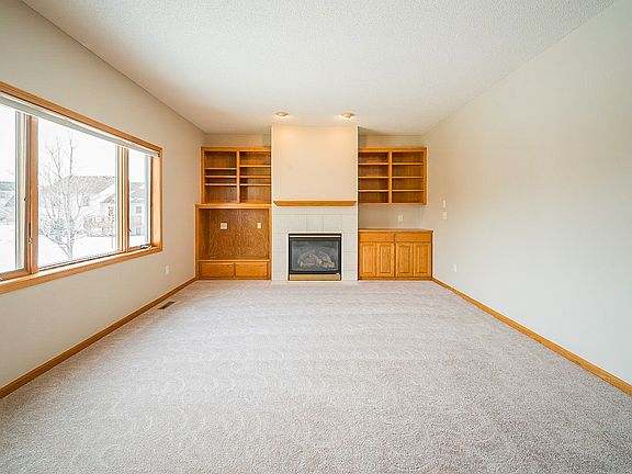 3rd image of 727 Debbie Ln