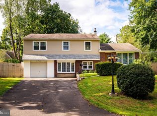 1094 Hallowell St, Warminster, PA 18974