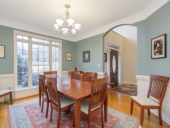 4th image of 406 Little Farm Dr