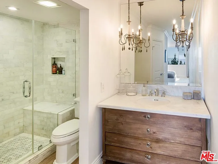 2385 Roscomare Rd #D3 — Photo 19