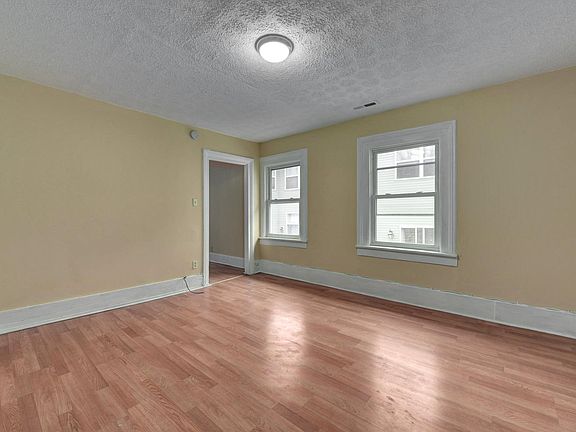 5th image of 1980 W 54th St