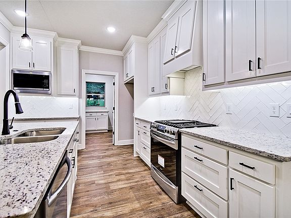 4th image of 7 Eddy Ln