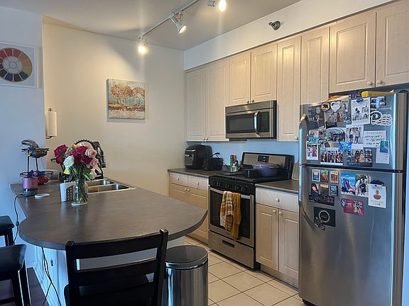 3rd image of 330 N Jefferson St APT 1906