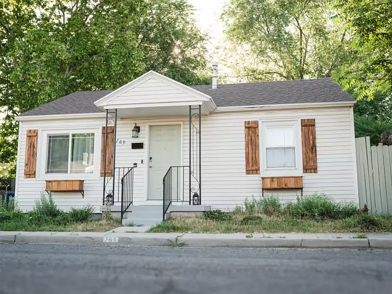 769 S Denver St — Photo 2