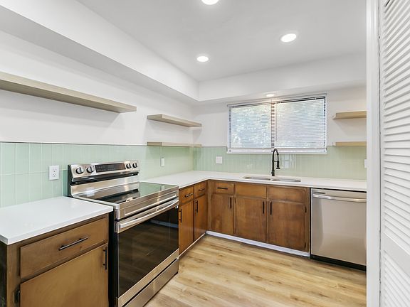 4th image of 1304 E Magnolia Cir #1308