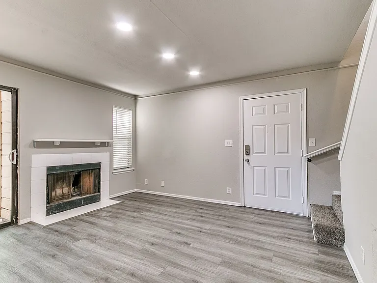 1113 W Fulton St — Photo 4