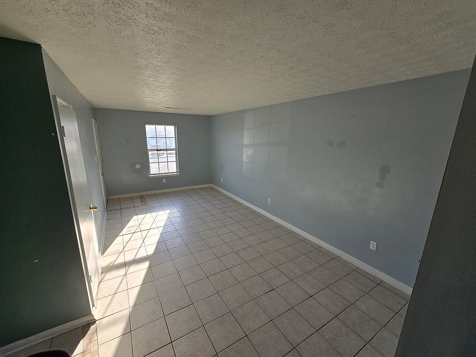 1st image of 725 Sizemore Dr #B