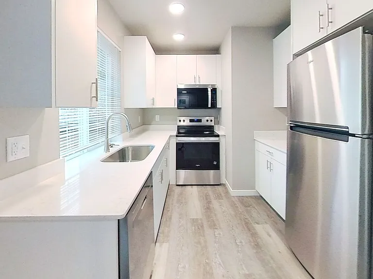 2418 Verona St — Photo 4