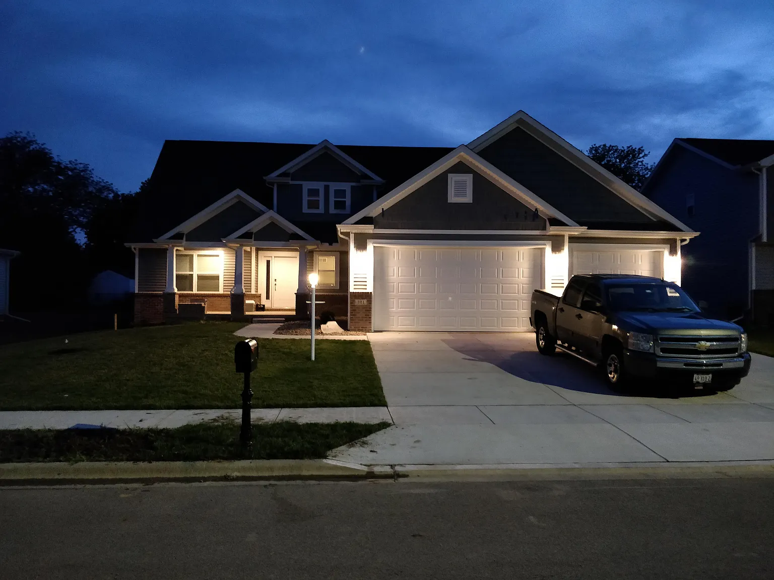 321 Pocono Ave photo 1