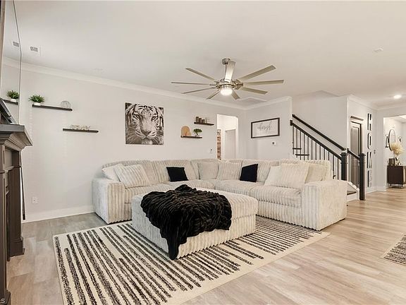 5th image of 1405 Regal View Dr