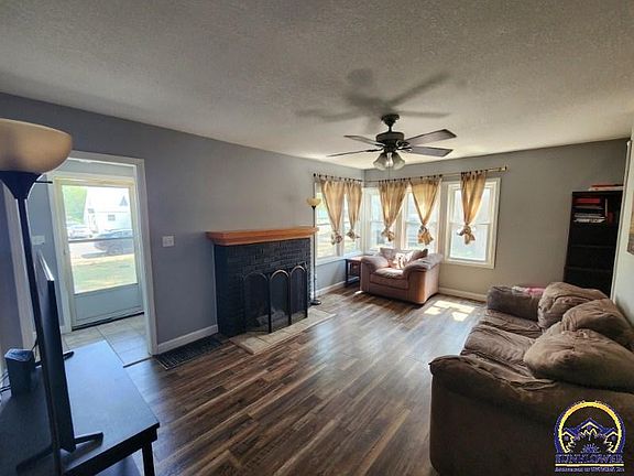 4th image of 2437 SE Maryland Ave