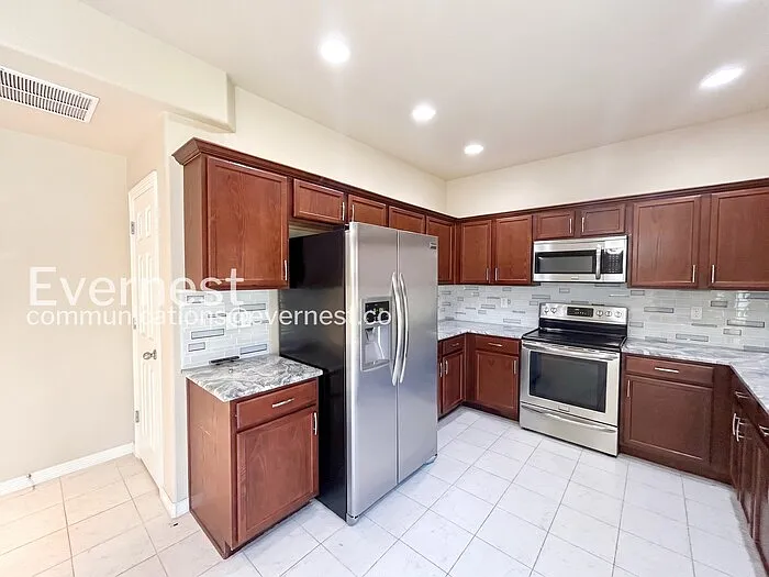 2315 Reed Grass Way — Photo 4