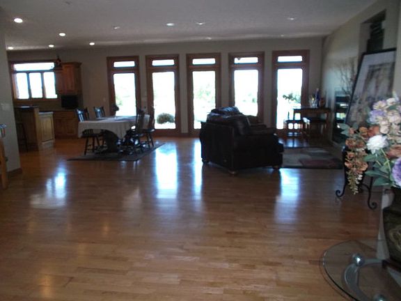 5th image of 361 Sunset Dr