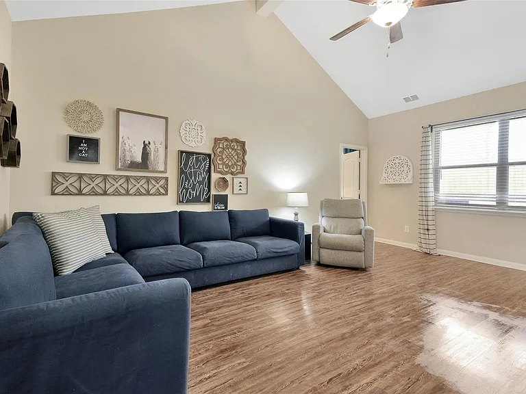 3004 Parker Rd — Photo 6