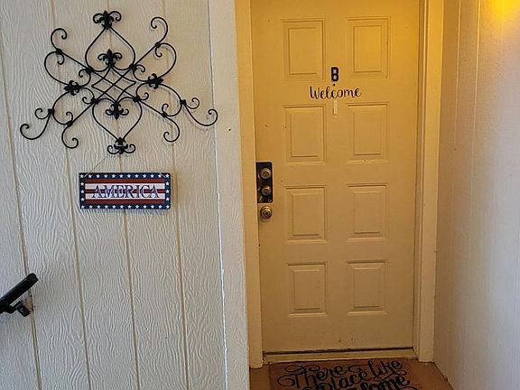 4th image of 6013 Laketree Ln APT B