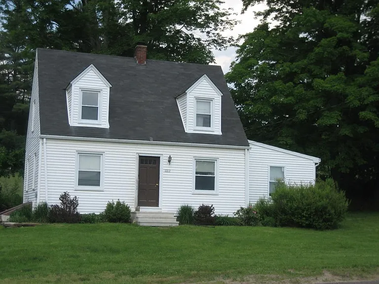 1002 Stafford Rd — Photo 3