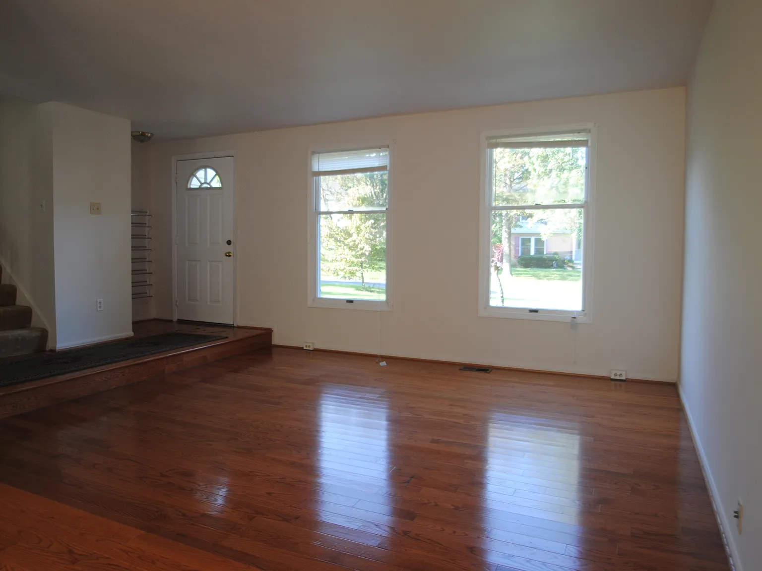 3 bed, 1092 sqft, $3,600 — Photo 2