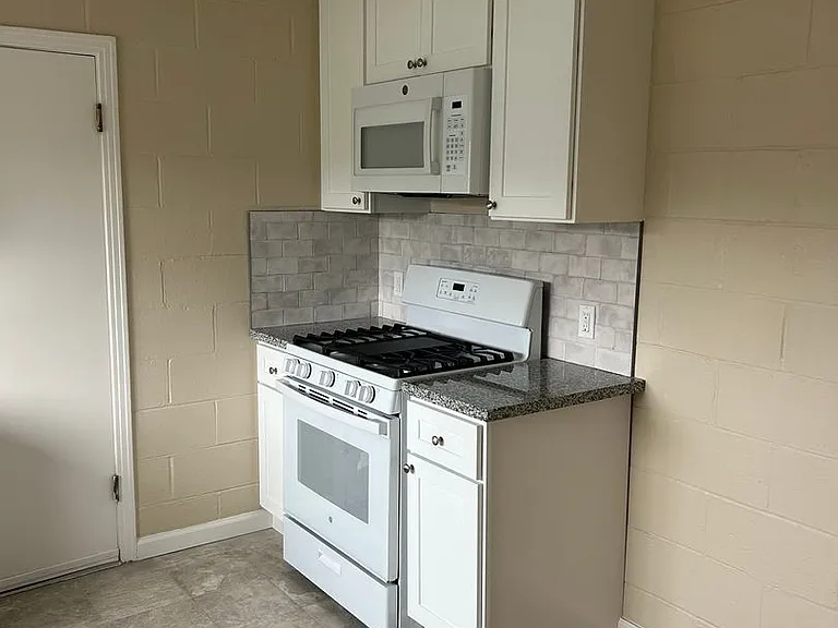 1032 Northwood Dr — Photo 5