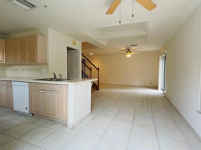 2605 Bay Dr — Photo 10