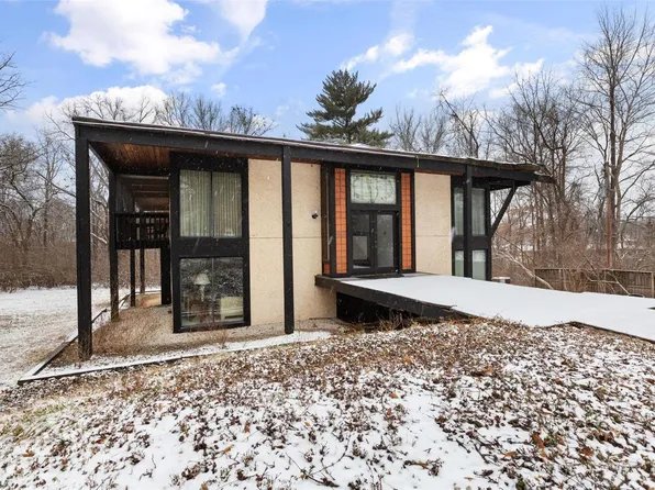 170 Ambleside Ln, Saint Louis, MO 63141