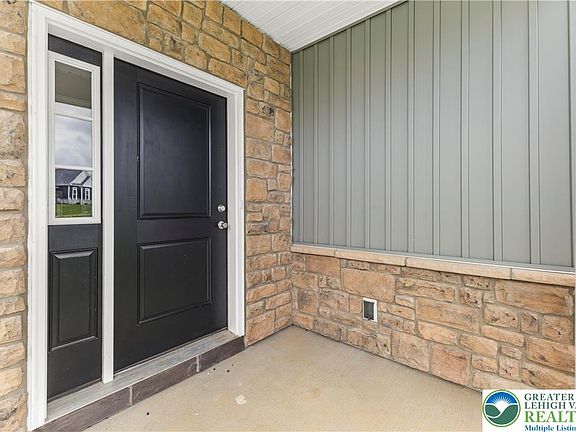 3rd image of 4780 Farrcroft Dr #113