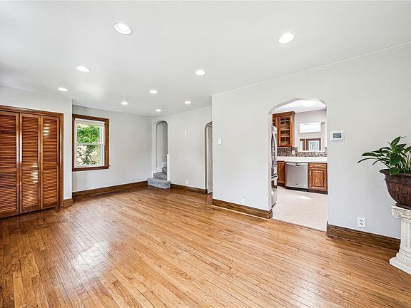 3rd image of 4121 Burnett Ave