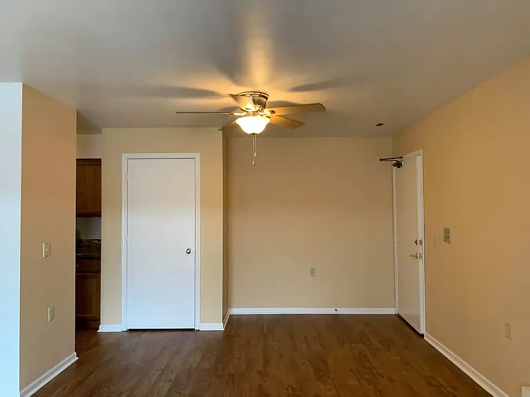 Heather Downs Apartments — Photo 12