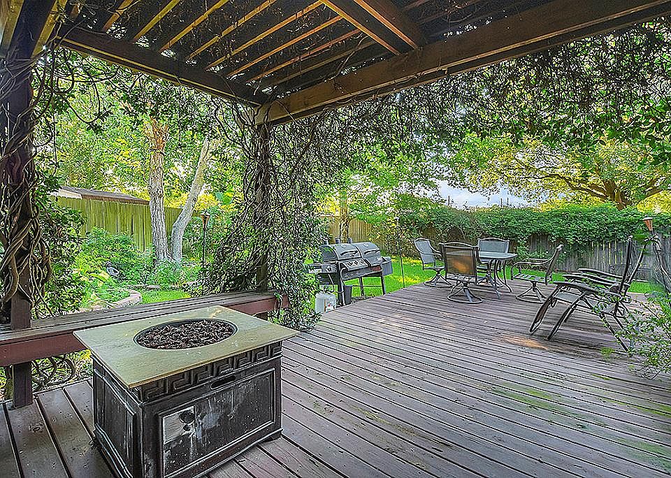 1st image of 9707 Walnut Glen Dr