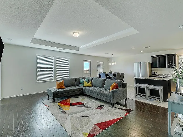 2207 Heaton St — Photo 2