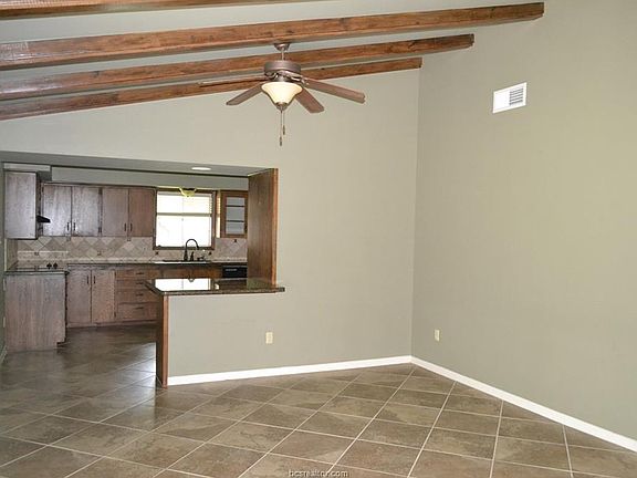 5th image of 1300 Laura Ln
