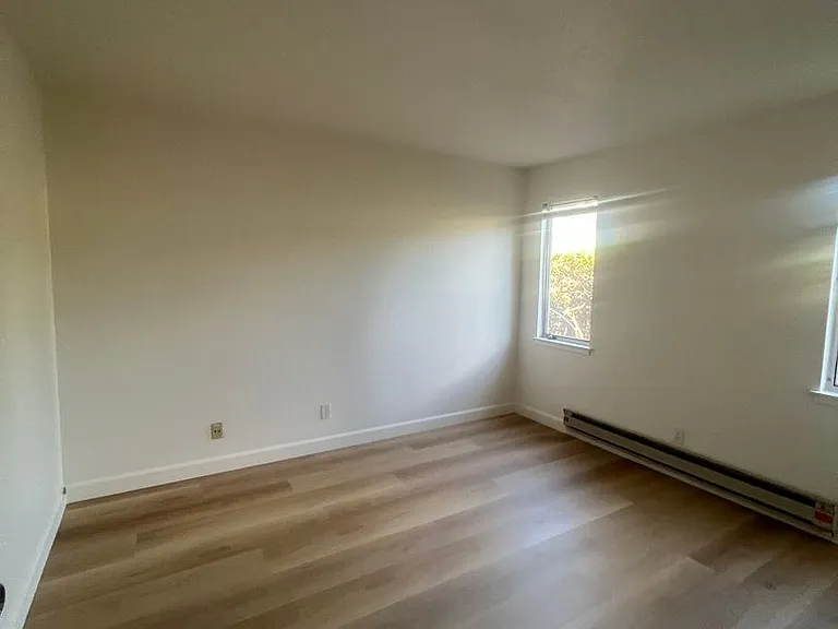 Oak Lane 960 — Photo 10