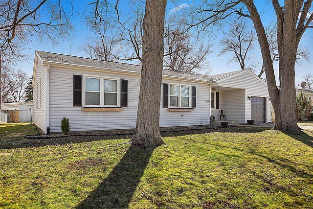 1829 E Lincoln St, Bloomington, IL 61701 | Zillow