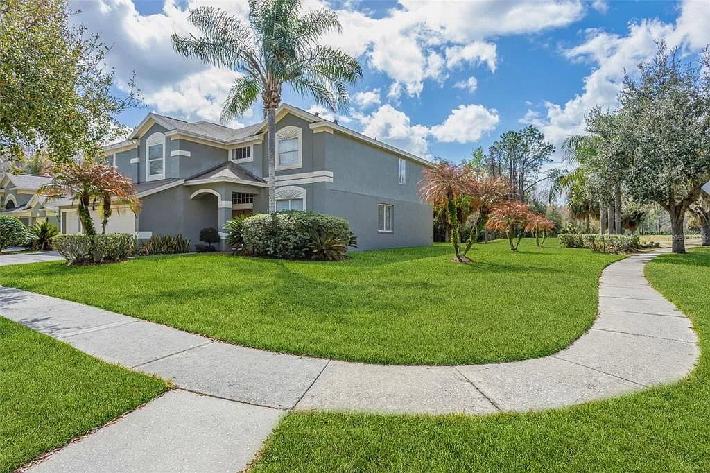 4 bed, 3.0 bath, 3933 sqft, $3,600 — Photo 4