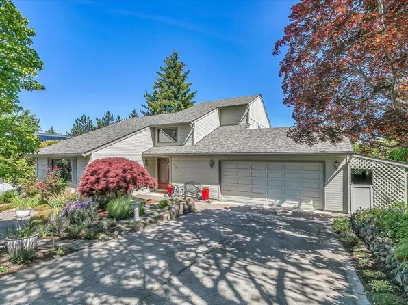 2477 Heritage Way, Medford, OR 97504