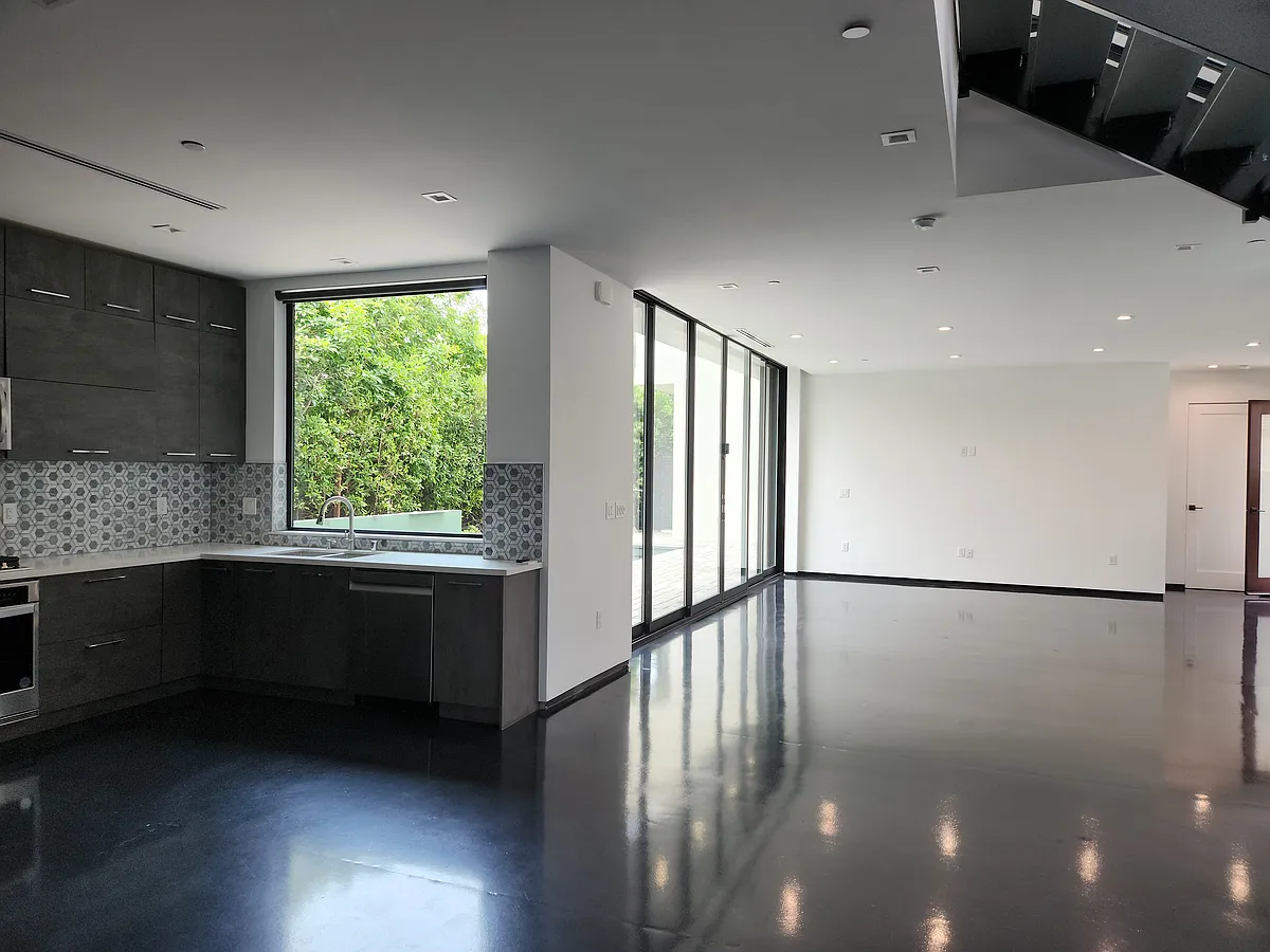 Building Photo - 4141 Marcasel Ave #1