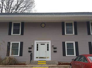 1826 Sutton Pl APT B, Bettendorf, IA