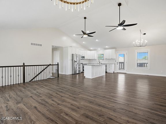 4th image of 307 Marinas Ave