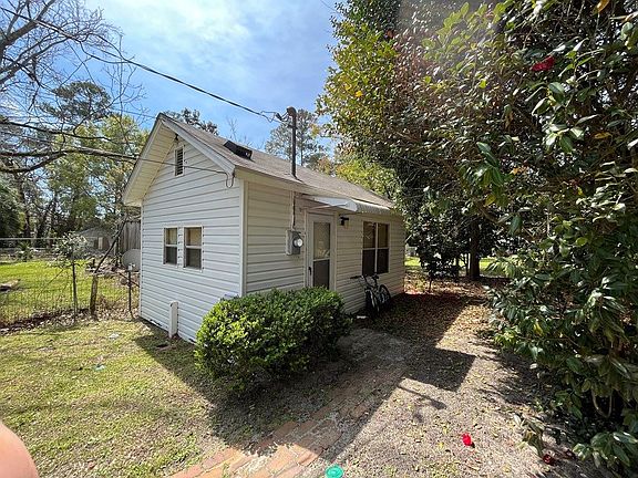3rd image of 1608 Azalea Dr #5