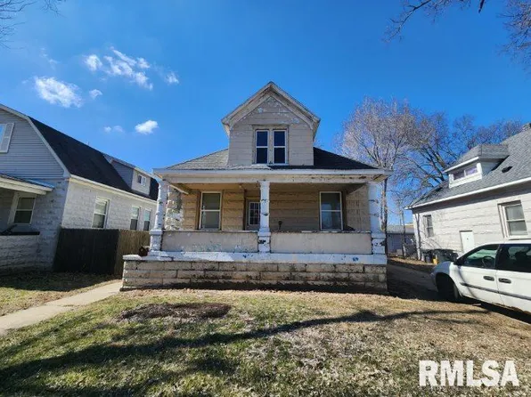 803 S 3rd St, Pekin, IL 61554