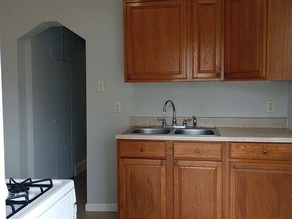 4th image of 3943 Schiller Pl #W