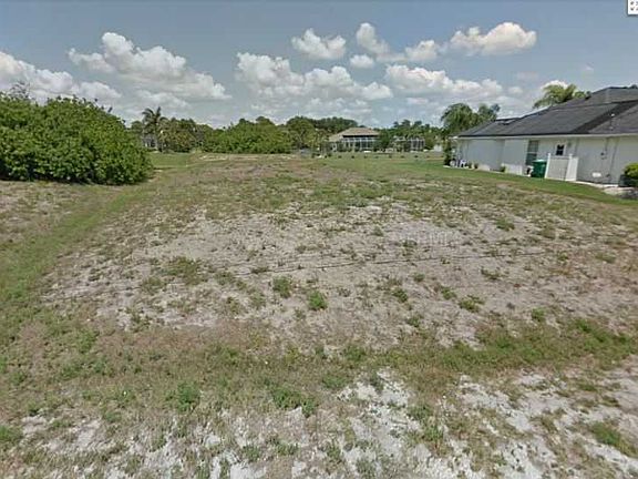 3rd image of 601 Rotonda Cir